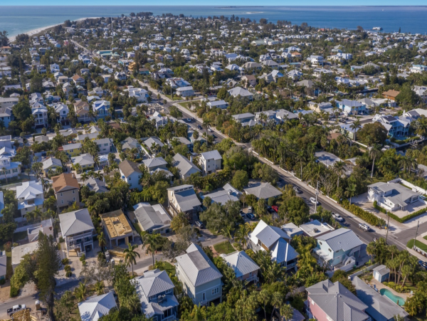 Six Bedroom Luxury Vacation Rental Anna Maria with Pool